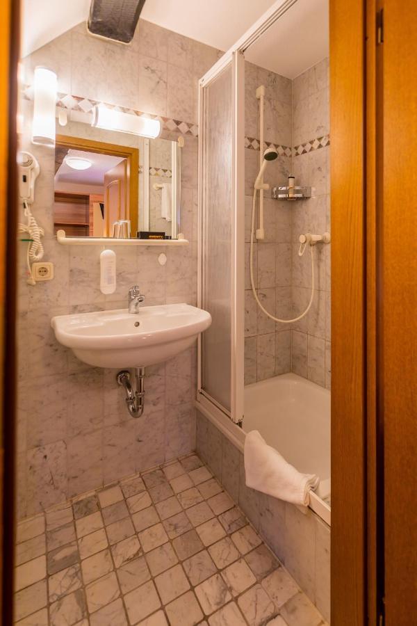 Hotel Goldener Hirsch سوهل المظهر الخارجي الصورة